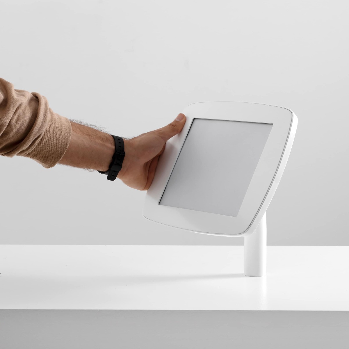 Bouncepad Static 60 tablet and iPad kiosk for counters